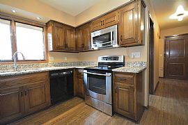 Home Details For 7977 S 100th St in Franklin, WI (Photo 5 of 12)