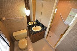 Home Details For 7977 S 100th St in Franklin, WI (Photo 9 of 12)