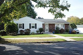 Ranch with Full Walk Out Finished Basement in New Haven, CT