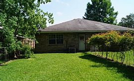 Great Single Family 3beds 2baths 1,135 Sqft  in Baton Rouge, LA (Photo 7 of 9)