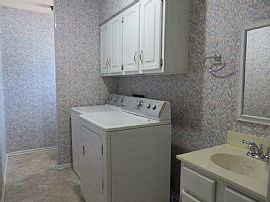 Absolutely Fabulous 4bedrooms 3.5baths 2car Attached Garage in Wichita, KS (Photo 5 of 10)