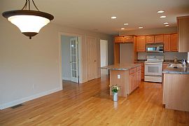 14 Miles to The War College, Custom Built 4 Bed in Tiverton, RI (Photo 3 of 5)