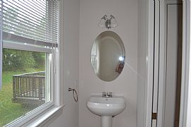 14 Miles to The War College, Custom Built 4 Bed in Tiverton, RI (Photo 4 of 5)