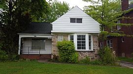 Spacious 4 Bedroom Single Family in Cleveland Heights, OH