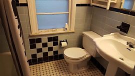 Spacious 4 Bedroom Single Family in Cleveland Heights, OH (Photo 5 of 5)