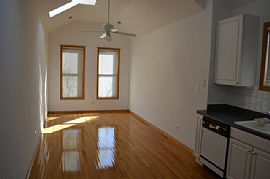 2 Bedroom W/2 Private En-Suite Baths in Lincoln Park, IL (Photo 2 of 12)