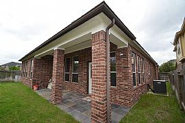 Nice Upgrades Throughout in Katy, TX (Photo 3 of 6)