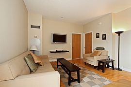 ! Bedroom 1 Bath Apartment For Rent  in Chicago, IL