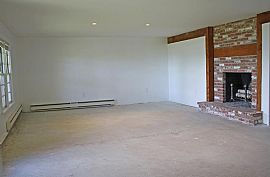 125 Adams Point Rd in Barrington, RI (Photo 7 of 10)