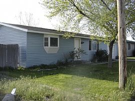 550 Elquist Dr in Battle Mountain, NV (Photo 2 of 9)