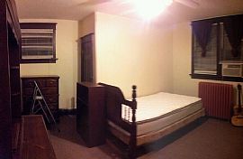 Living Room, Dining Room, 2 Full and 1 Queen Size Bedroom in Saint Louis, MO (Photo 2 of 6)