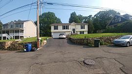 25 Hillview St in Bridgeport, CT