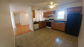 25 Hillview St in Bridgeport, CT (Photo 3 of 10)
