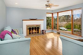 3 Beds 2 Baths 2,000 Sqft Remarkable Mid-Century Bryant Home in Seattle, WA (Photo 6 of 11)