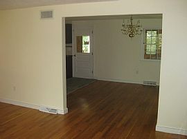 3 Bed, 1.5 Bath, 1552 Sqft, $1,650 in Lexington, MA (Photo 9 of 11)