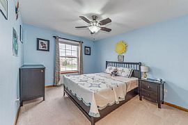 5 Bed, 4.0 Bath, 2992 Sqft, $1,200 in Aurora, IL (Photo 10 of 12)