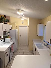 3 Bed, 2.0 Bath, 1809 Sqft, $1,100 in Boynton Beach, FL (Photo 8 of 12)