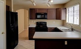 Spacious 3 Bed 2 Bath This Nice Home Is Located Near Major Free in Phoenix, AZ (Photo 5 of 12)