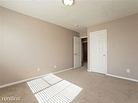 10762 Sheridan Dawn Ct, Henderson, Nv 89052 in Henderson, NV (Photo 9 of 11)