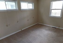 3bdr, 2bath Ranch Also Offers Full Basement 1 Car Attach Garage in Joliet, IL (Photo 4 of 11)