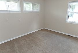 3bdr, 2bath Ranch Also Offers Full Basement 1 Car Attach Garage in Joliet, IL (Photo 5 of 11)