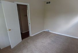 3bdr, 2bath Ranch Also Offers Full Basement 1 Car Attach Garage in Joliet, IL (Photo 6 of 11)