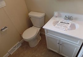 3bdr, 2bath Ranch Also Offers Full Basement 1 Car Attach Garage in Joliet, IL (Photo 7 of 11)