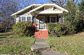  Charming Cottage Move-In Ready. Warm and Cozy in Little Rock, AR (Photo 3 of 11)