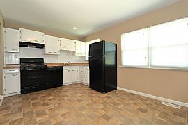 This Home'S Layout Is Much Like The Lean Design Ranch Home'S in Hazelwood, MO (Photo 5 of 10)