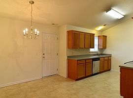 Neat 3 Bedroom Ranch Style Home in Columbia, SC (Photo 3 of 10)