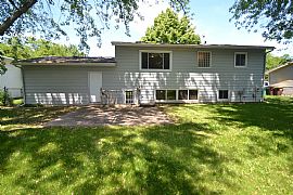 155 Berkshire Dr in Crystal Lake, IL (Photo 11 of 11)