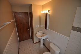 155 Berkshire Dr in Crystal Lake, IL (Photo 6 of 11)