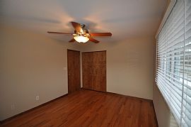 155 Berkshire Dr in Crystal Lake, IL (Photo 7 of 11)