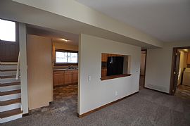 155 Berkshire Dr in Crystal Lake, IL (Photo 8 of 11)