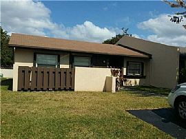 Nice 3ed 1 Ba Story Villa Home Stainless Steel Appliances in Miami, FL (Photo 2 of 5)