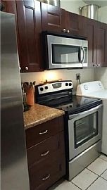 Nice 3ed 1 Ba Story Villa Home Stainless Steel Appliances in Miami, FL (Photo 5 of 5)