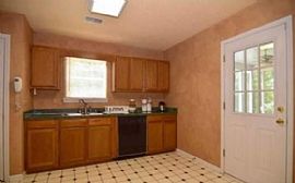 319 Whitehurst Way,.  $500 in Columbia, SC (Photo 9 of 10)