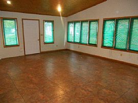  Home Details For 235 N Forrest Rd in Beckley, WV (Photo 4 of 12)