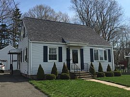 Charming 3br/2bth Cape Home in Southington, CT