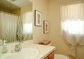 Charming 3br/2bth Cape Home in Southington, CT (Photo 5 of 6)