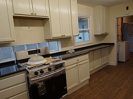 Single Family Ranch in New Brunswick, NJ (Photo 10 of 10)