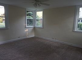 Single Family Ranch in New Brunswick, NJ (Photo 4 of 10)