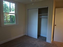 Single Family Ranch in New Brunswick, NJ (Photo 5 of 10)