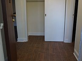 Single Family Ranch in New Brunswick, NJ (Photo 6 of 10)