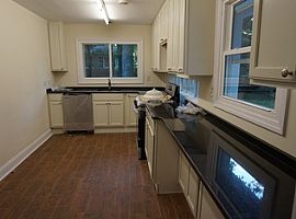 Single Family Ranch in New Brunswick, NJ (Photo 8 of 10)