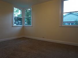 Single Family Ranch in New Brunswick, NJ (Photo 9 of 10)