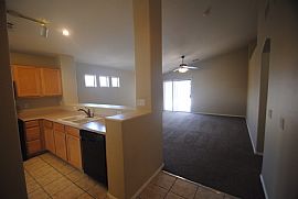 Nice Family 3 Beds 2 Baths in Apache Junction, AZ (Photo 3 of 8)