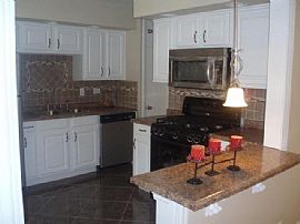 2 Bedroom, Updated House in Narragansett, RI (Photo 3 of 7)