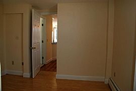 2 Bedroom, Updated House in Narragansett, RI (Photo 6 of 7)