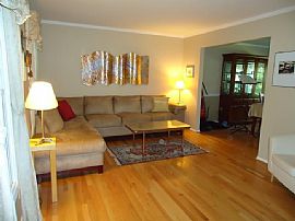 Beautitul House in Great Neighborhood in Columbia, MD (Photo 2 of 11)